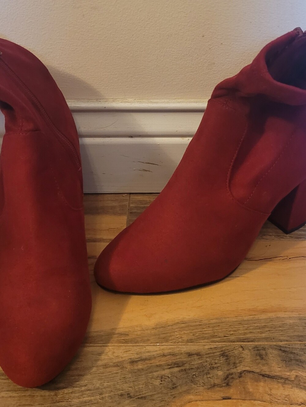 DELICIOUS Red Faux Suede Ankle Booties, VGUC, Sz 8.5, 🔥HOT BUY!